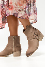 Beżowe botki skórzane damskie kowbojki na klocku