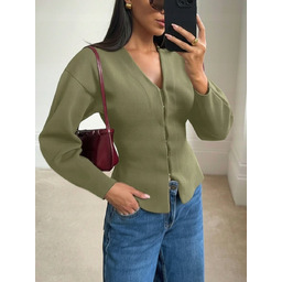 SWETER DAMSKI KHAKI Z DEKOLTEM SEREK I GUZIKAMI