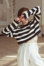 Pakamera Sweter typu crop w paski
