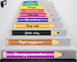 Naklejki na schody: Kolorowe kredki z pozytywnymi hasłami