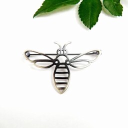 Osa szara duża - broszka srebrna