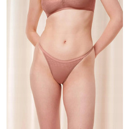 Triumph Signature Sheer String 36