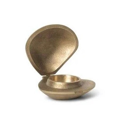 ferm LIVING - Clam Świecznik Brass