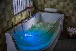 Wanna z hydromasażem RS-1132 prostokątna