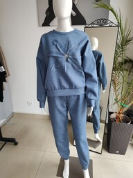 Masełkowy dres z kwiatkiem - marmurkowy niebieski One