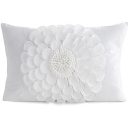 Poszewka welwetowa kremowa z trójwymiarowym kwiatem JA195-02