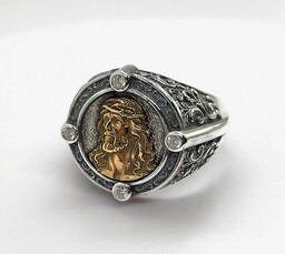 Srebrny sygnet ze zlotym wizerunkiem Pana Jezusa