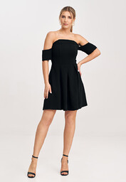 Elegancka sukienka z odkrytymi plecami czarna M1026 rozmiar