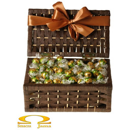 Brązowy kuferek pralinek matcha Lindt Lindor 1kg