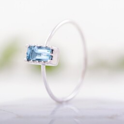 Pakamera Pierścionek Z Prostokątnym Akwamarynem w Złocie pr.