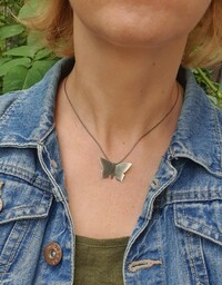 Wisiorek - Big Butterfly gray