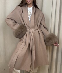 Pakamera Dzianinowy płaszcz z futrem BEIGE