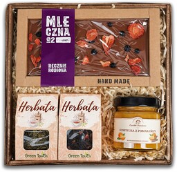 Kosz prezentowy z herbatą i dużą czekoladą
