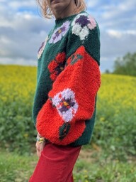 Pakamera Sweter kwiatami zdobiony