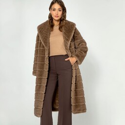 Damski płaszcz ze sztucznego futra z kołnierzem ciemny