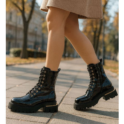 Lśniące botki glany w rockowym stylu Czarne