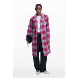 Różowy płaszcz w kratę