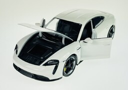 Welly Porsche Taycan Turbo S Biały 1:24 Samochód