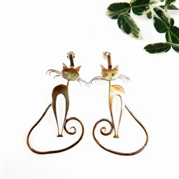 Maurycy brązowy z zielonymi oczami - kolczyki srebrne