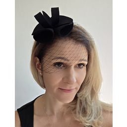 Pakamera Fascynator czarny z delikatną woalką lekki