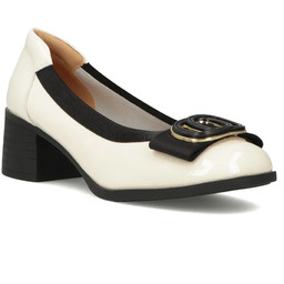 Skórzane czółenka lakierowane na klocku beżowe Filippo DP6960