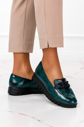 Zielone mokasyny skórzane damskie z łańcuchem lakierowane PRODUKT