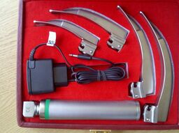 Azwan Laryngoskop MacIntosh LUCAS Mega Blade z akumulatorem,