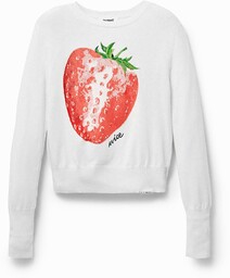 Sweter o krótszym kroju z truskawką