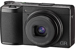 Ricoh Aparat GR III + Samsung 128GB PRO