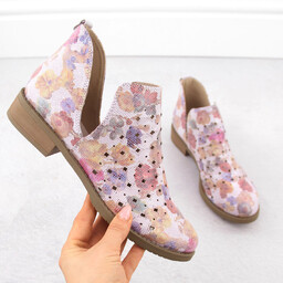 Botki damskie ażurowe wsuwane w kwiaty białe M.Daszyński