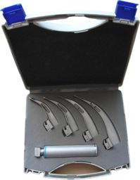Laryngoskop MCINTOSH z 4 łyżkami w etui plastikowym