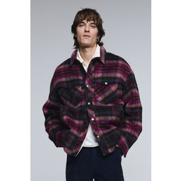 krótka kurtka w kratę z kieszeniami