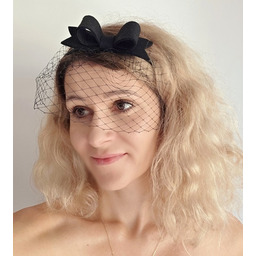 Pakamera Fascynator czarny elegancki kokarda z woalką halloween