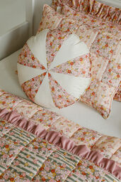 Poduszka ozdobna patchworkowa "Wiosenny ogród"