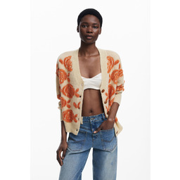 Sweter z różowymi guzikami