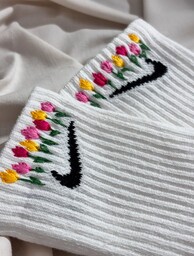 Pakamera Białe skarpetki Nike z haftem ręcznym