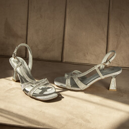 Błyszczące sandały na obcasie - MENBUR AM71109 SREBRNE