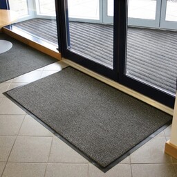 Wycieraczka polipropylenowa czyszcząca na podkładzie gumowym, 60 x