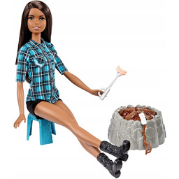 Barbie na biwaku płonące ognisko