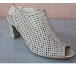 Skórzane sandałki FASHION obcas ażur beż 39