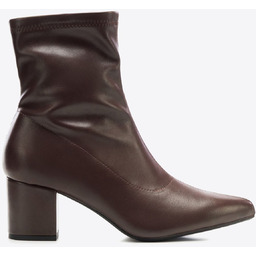 Dopasowane damskie botki na słupku brązowe