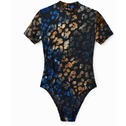 Body z teksturowanej tkaniny w zwierzęcy deseń