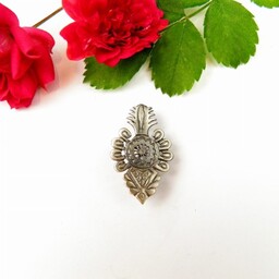 Broszka srebrna oksydowana z parzenicą mała