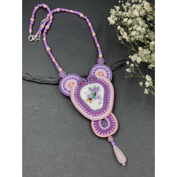 Pakamera Pastelowy naszyjnik sutasz z motywem kwiatowym