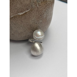 Pakamera Pierścionek Modern z perłą