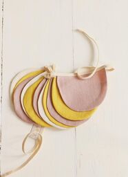 Lniana girlanda dekoracyjna półksiężyce "Pudrowy cyrk"