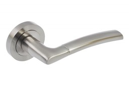 Klamka drzwiowa GAMET ADULAR DH96-24-G7-BL z rozetą okrągłą,