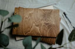 Drewniany album na zdjęcia wklejane - grawer Memories