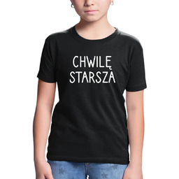 Chwilę starsza - dziecięca koszulka na prezent