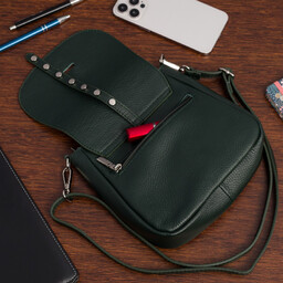 Skórzana listonoszka damska z klapką Vera Pelle ciemnozielona